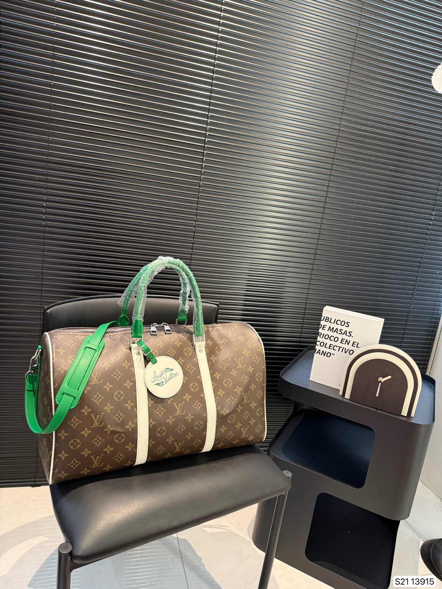 Louis Vuitton leather Keppel. Original duffle bag