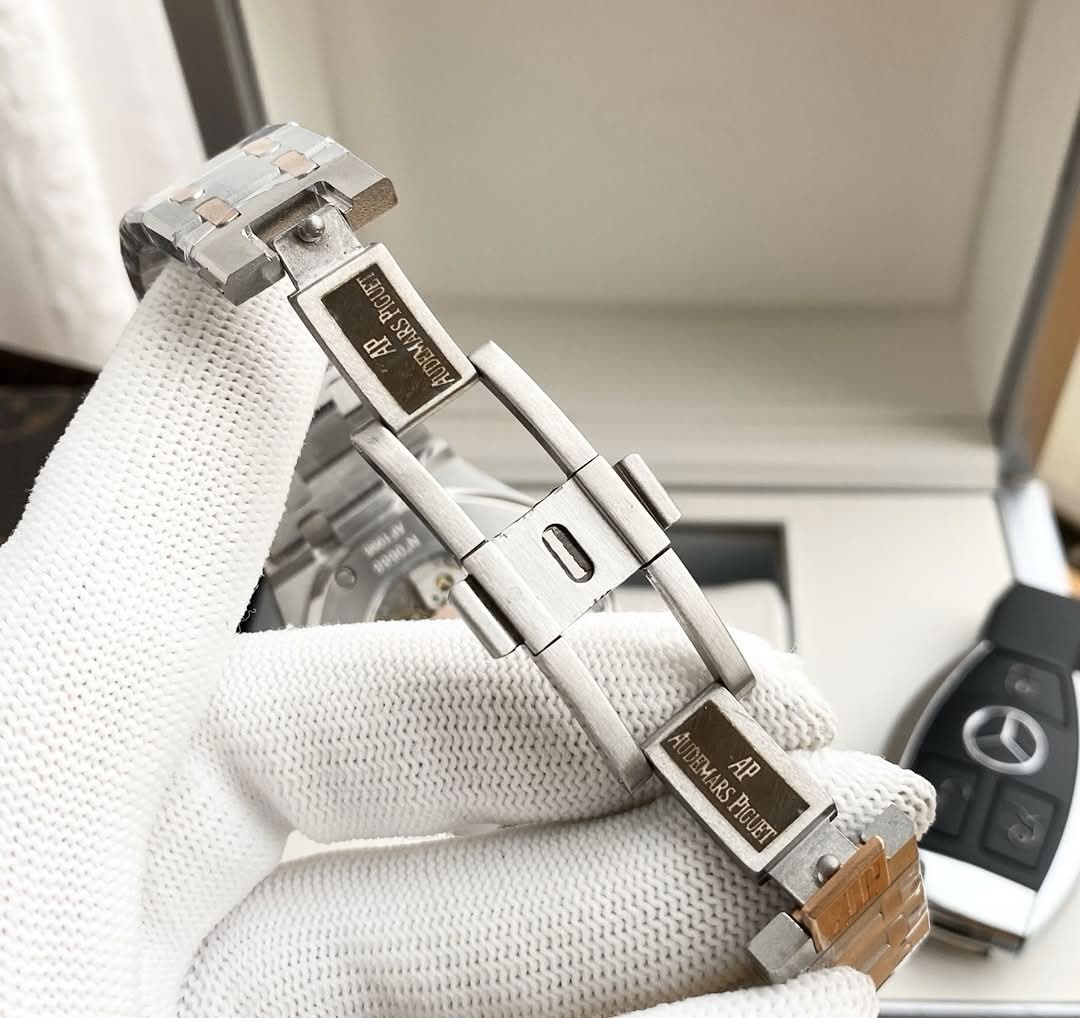 Audemars Piguet Royal Oak 15400ST Two Tone White Dial