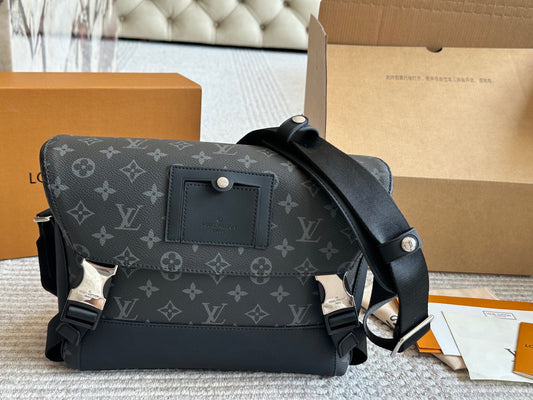 Louis Vuitton Black ladies hand bag